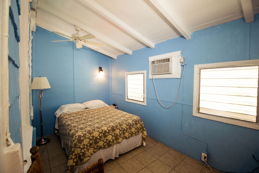 Interior Room, Queen Bed, Private Bath photo 1