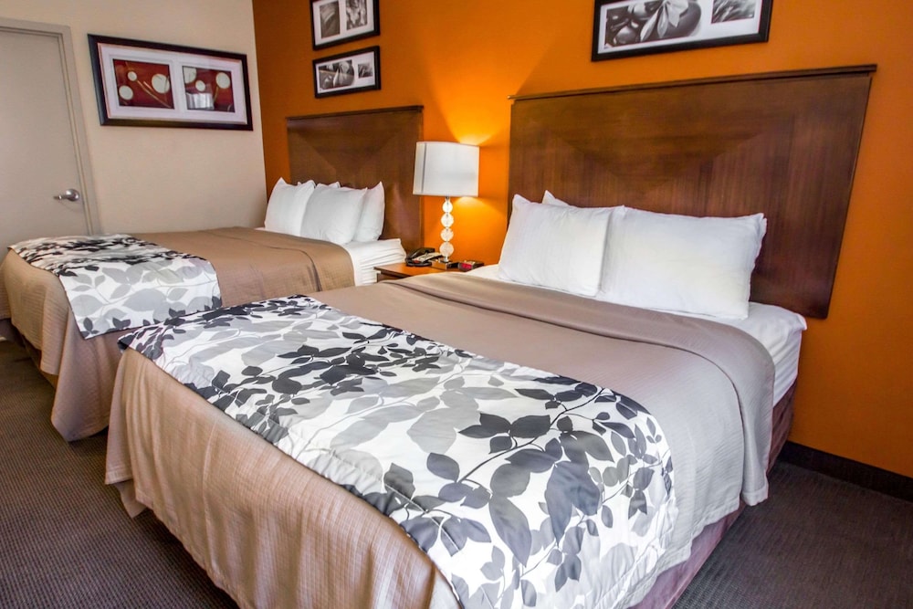 Room, 2 Queen Beds, Accessible, City View photo 2