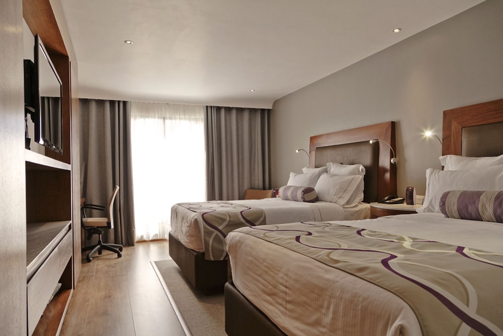 Deluxe Double Room, 2 Queen Beds photo 2
