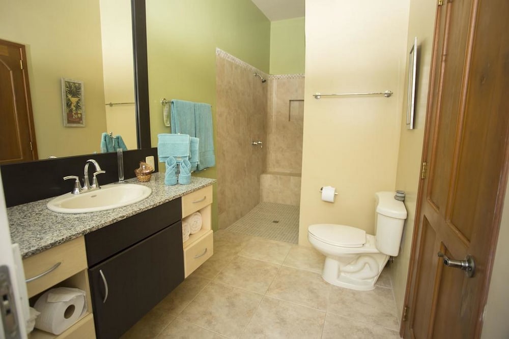 Deluxe Double Room, 2 Queen Beds, Garden View photo 2