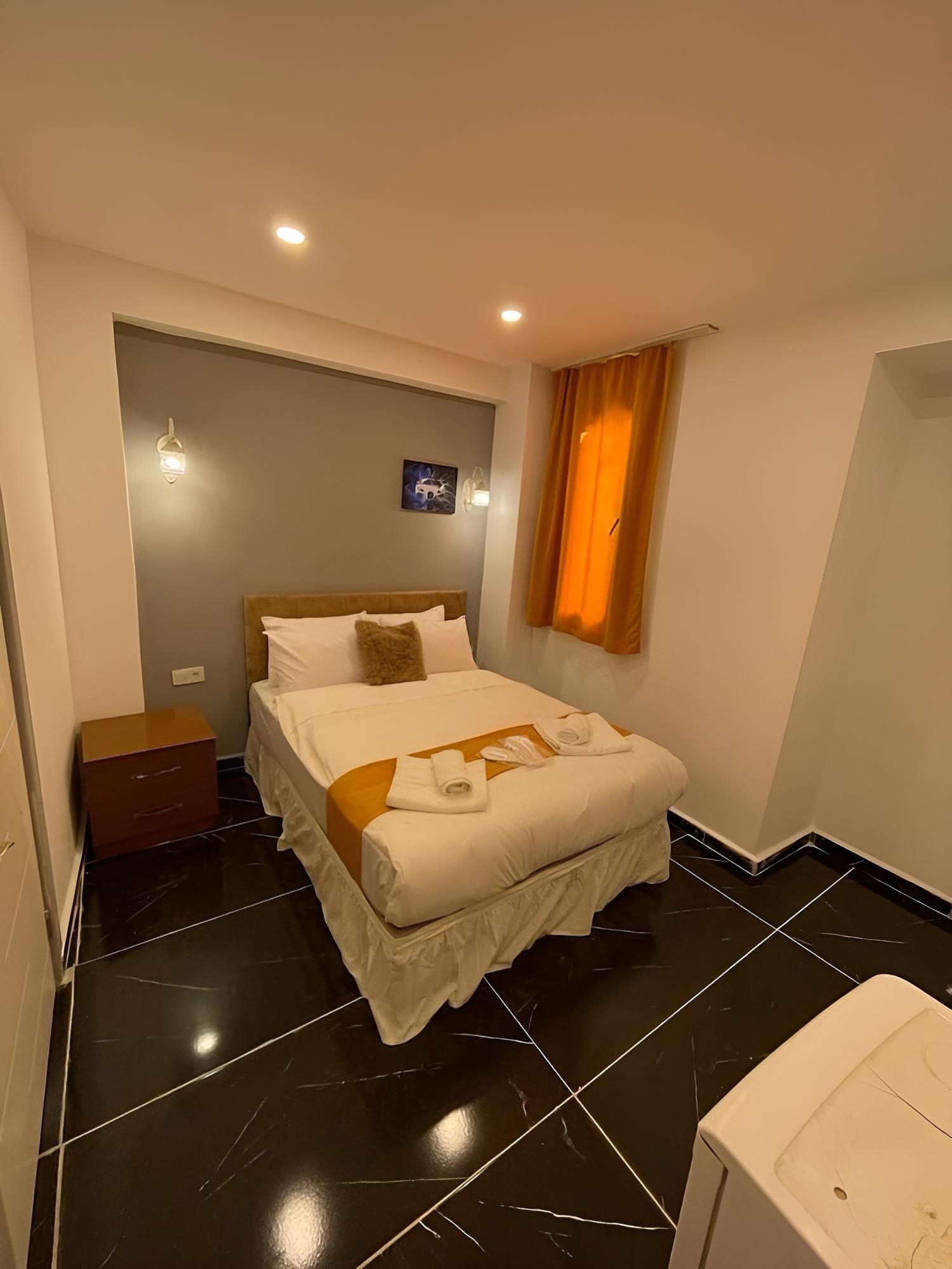 Economy Room, 1 Queen Bed photo 2
