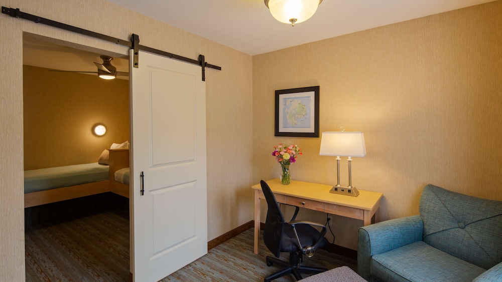 Suite, Multiple Beds, Non Smoking, Refrigerator & Microwave photo 1