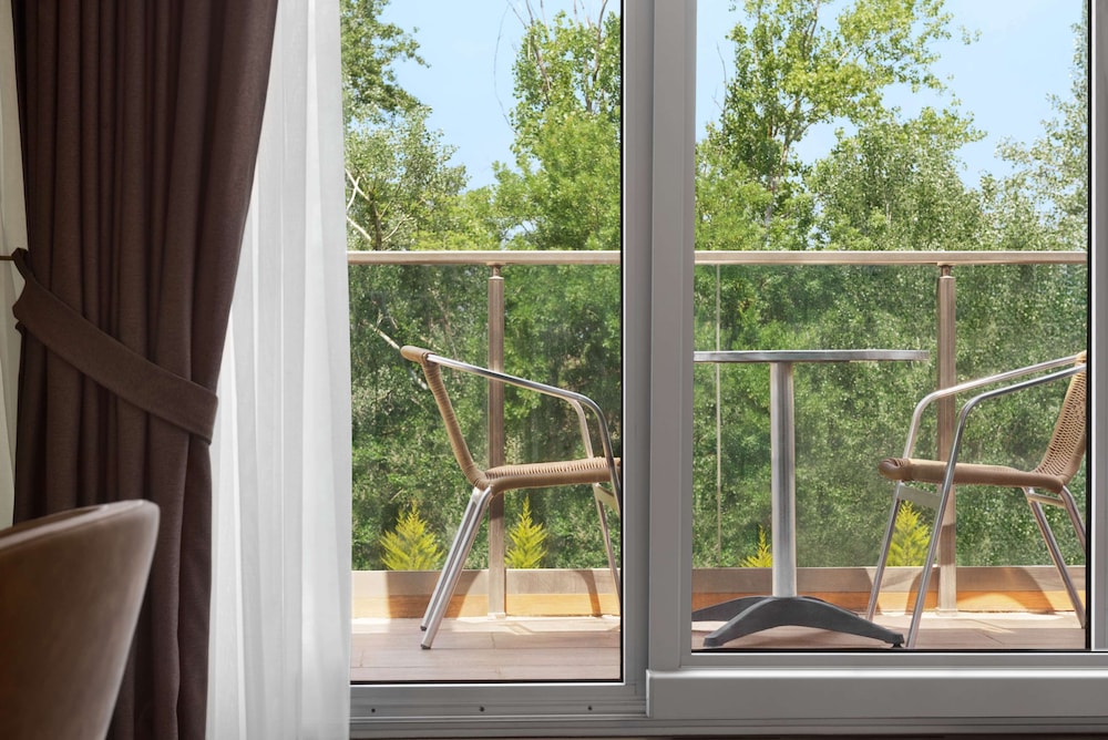 Deluxe Room, 1 Twin Bed, Non Smoking, Garden View - Photo 3
