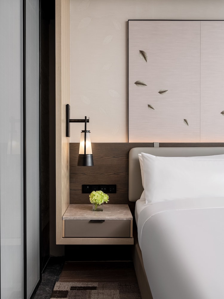 Room, 1 King Bed, City View - Photo 2