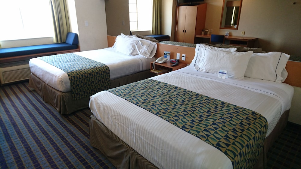 Standard Room, 2 Queen Beds, Accessible - Photo 4