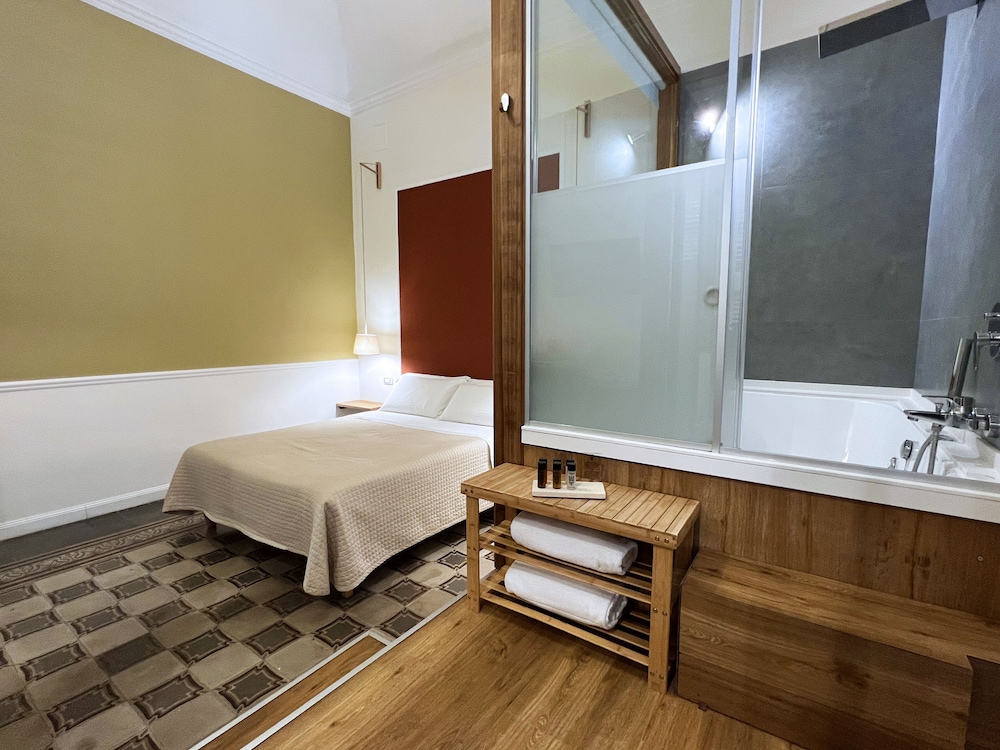 Junior Double Room, Jetted Tub photo 1