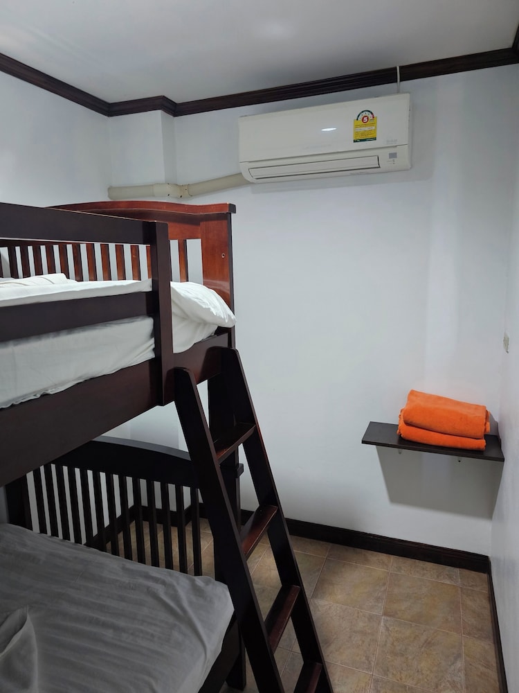 Family Apartment, 3 Bedrooms, Terrace, Pool View - Photo 31