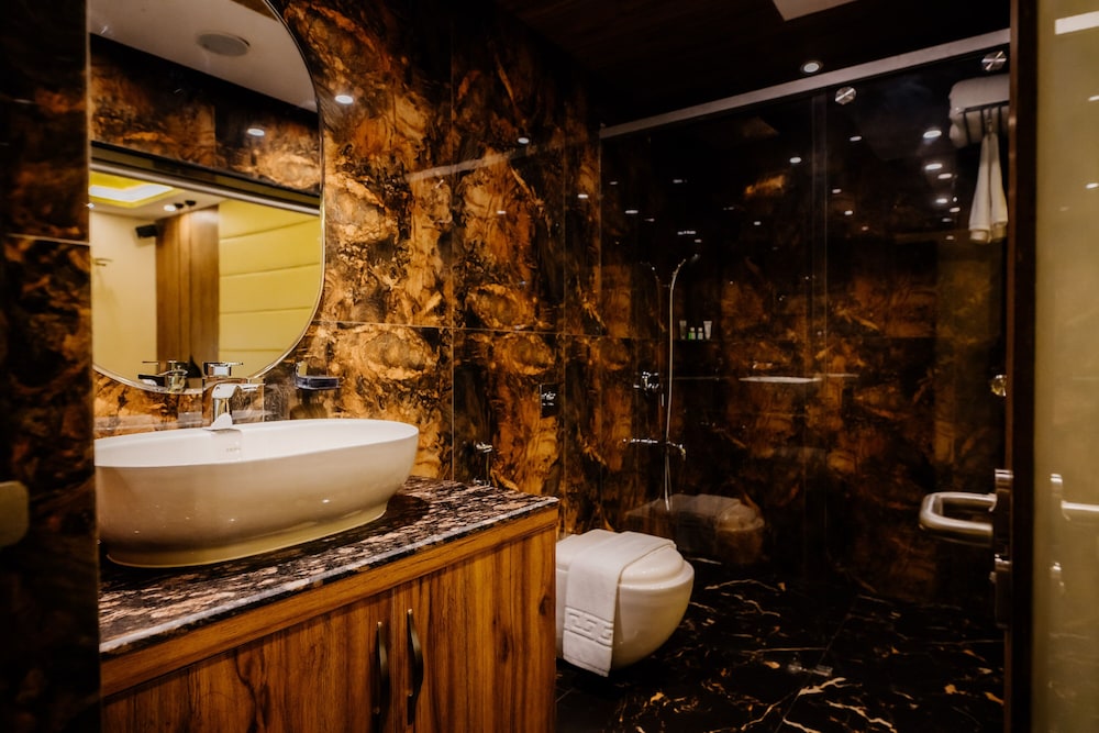 Luxury Studio Suite photo 2