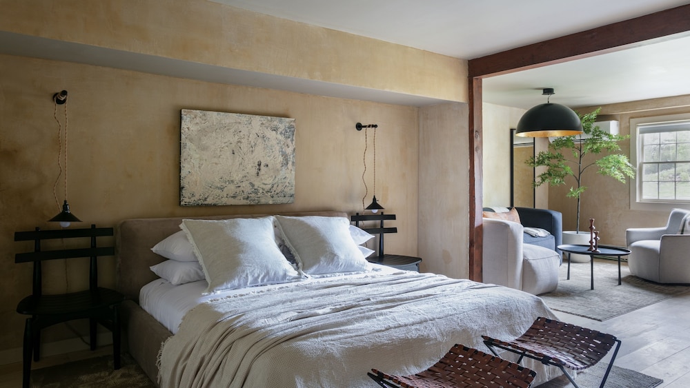 Pondside Junior Suite photo 3