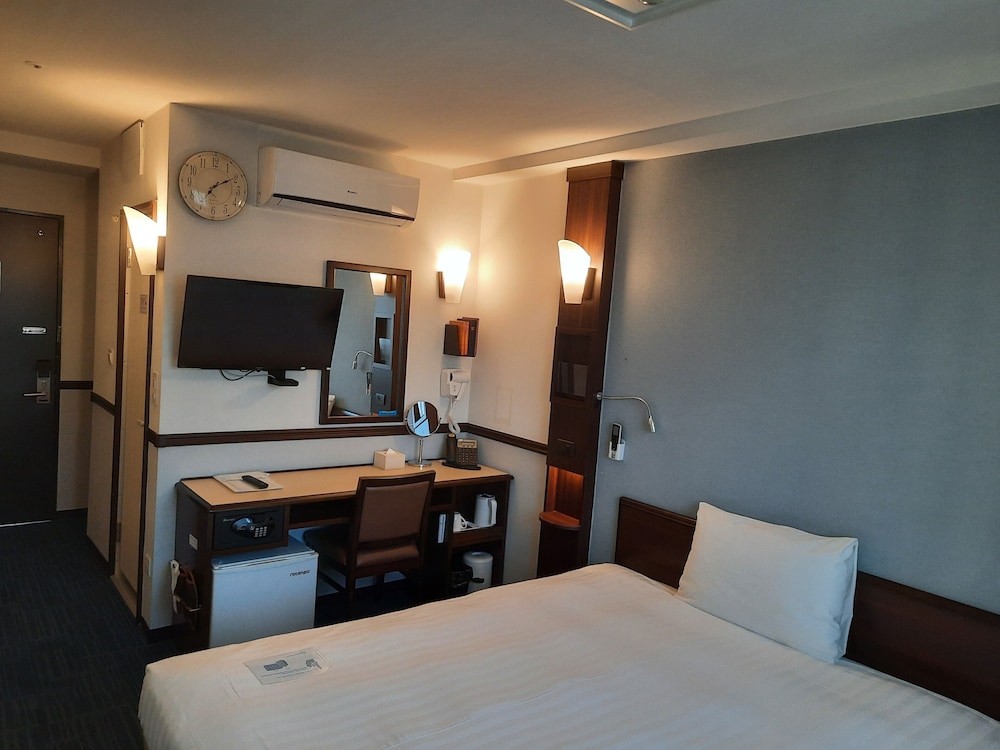 Single Room, Smoking