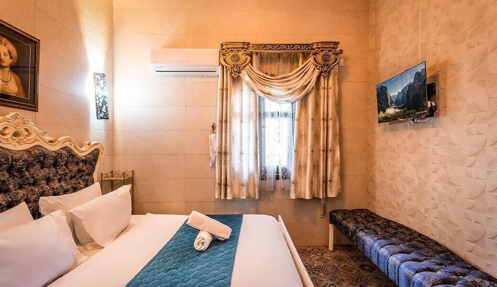 Suite, Balcony, Garden View photo 2