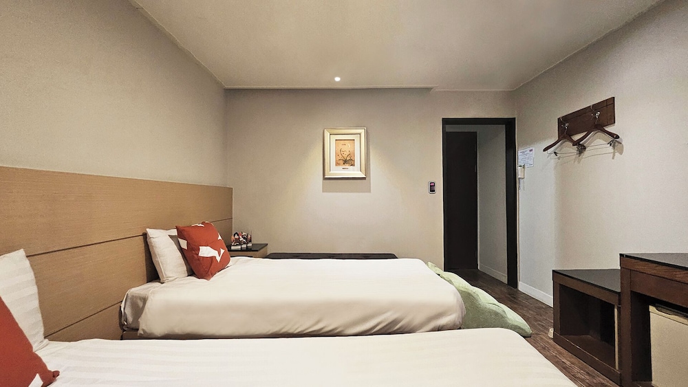 Standard Twin Room (Pet Friendly) photo 3