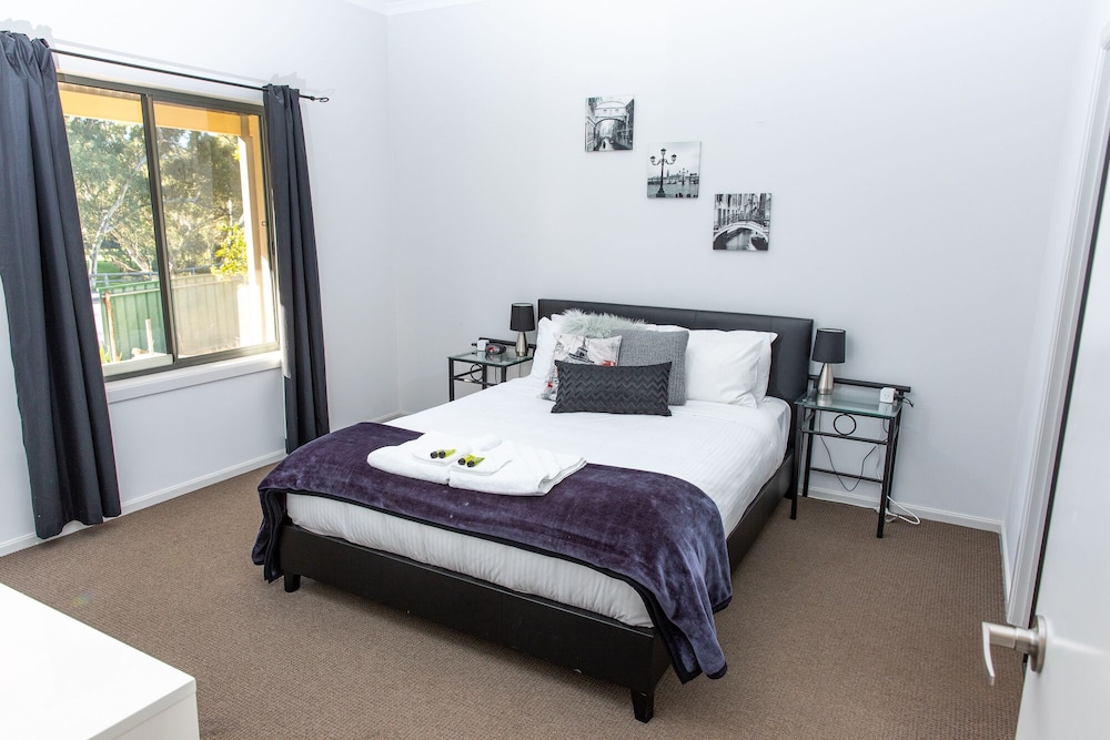Superior House, Multiple Beds, Accessible, Bathtub photo 1