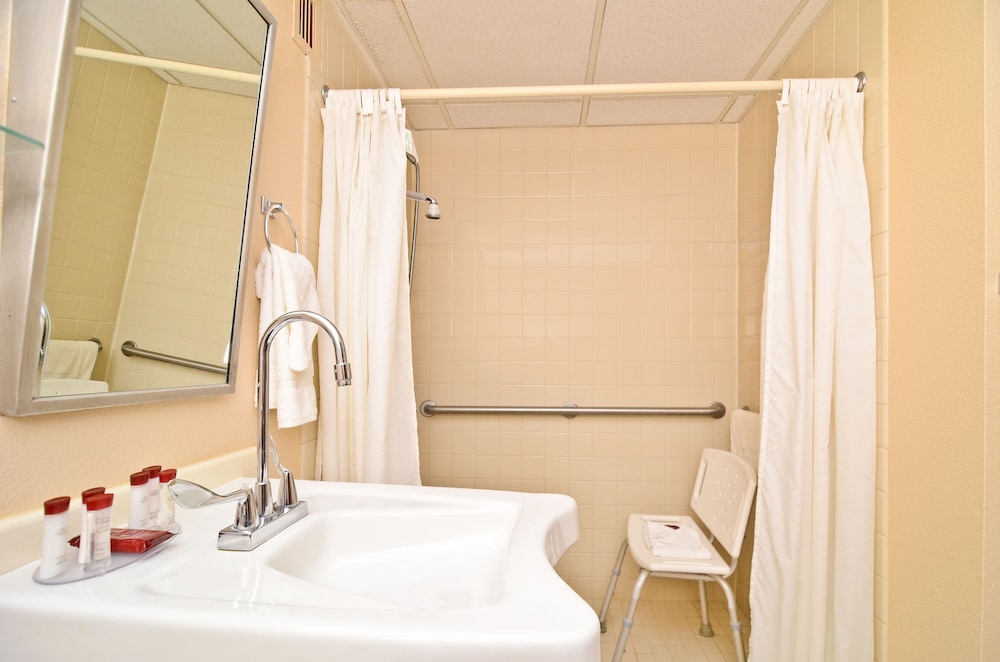 Deluxe Room, Accessible Bathtub, Non Smoking - Photo 4
