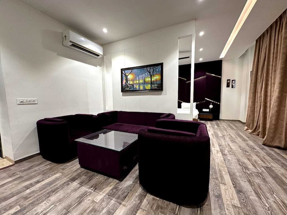 Family Room photo 2
