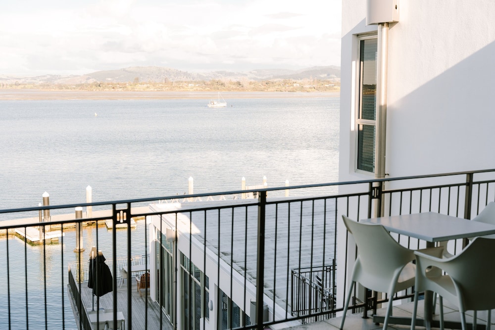 Two Bedroom Harbour Apartment - Photo 5