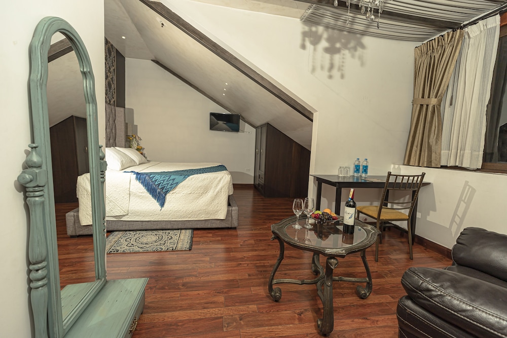 Junior Studio Suite, 1 King Bed, Park View photo 1