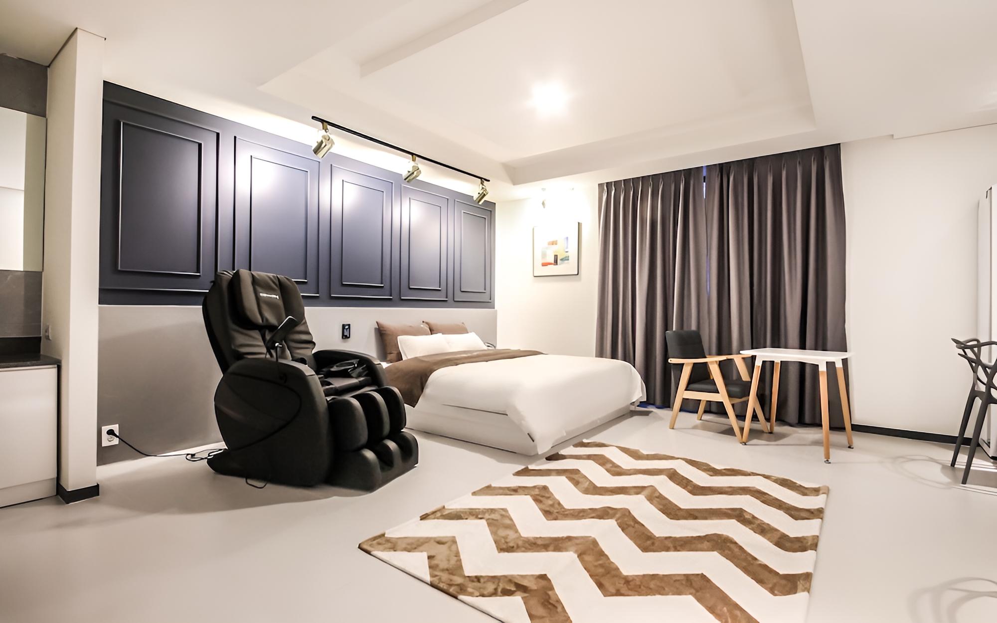 Room (Premium (Netflix available styler pro) - Photo 1