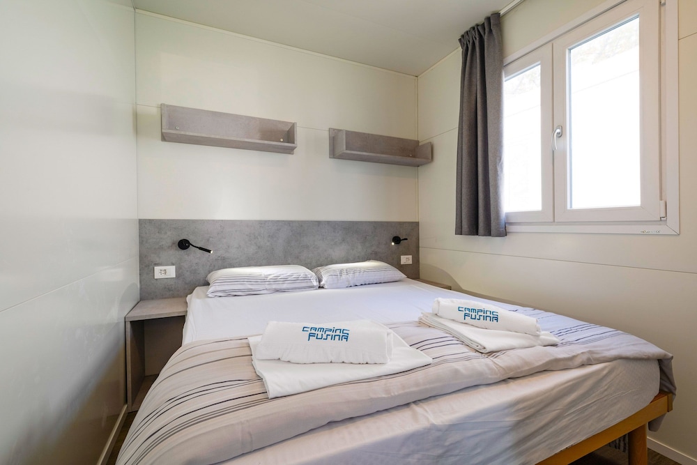 Premium Mobile Home, 2 Bedrooms, Kitchen photo 2