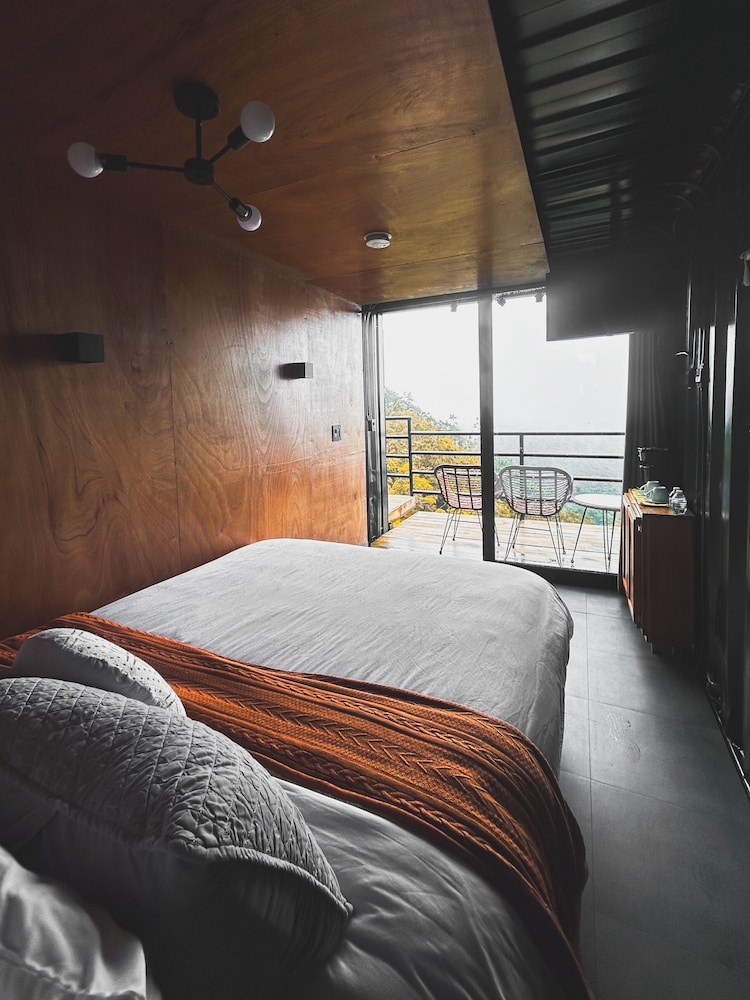 Standard Room, 1 Queen Bed, Mountain View photo 1