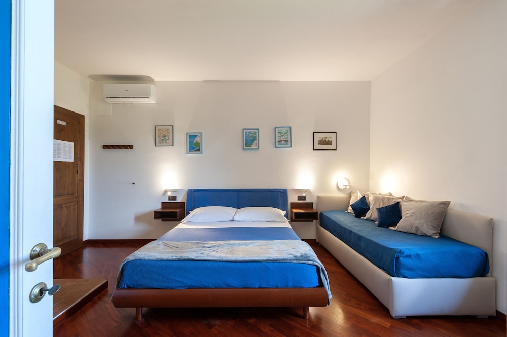 Deluxe Triple Room photo 2