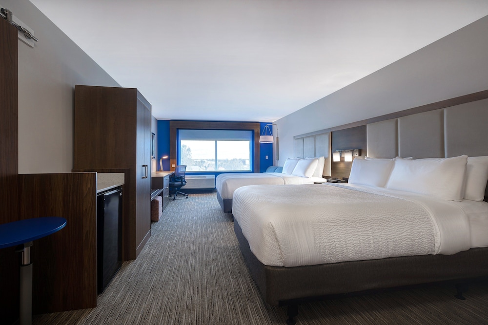 Suite, 2 Queen Beds, Accessible Bathtub (Accessible Tub) - Photo 12