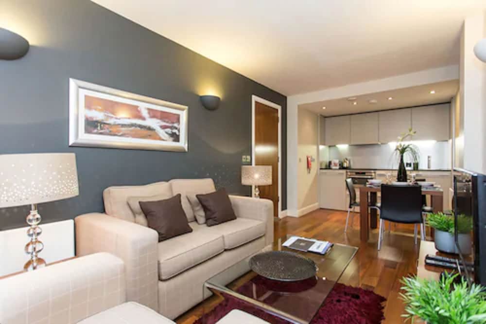 Standard Apartment, 1 King Bed photo 2