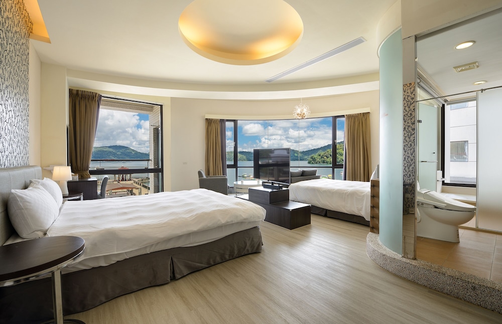 Luxury Quadruple Room, Lake View photo 3