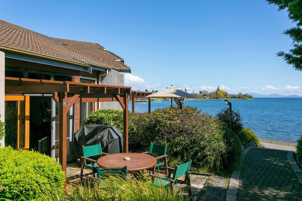 Family Room, Partial Lake View