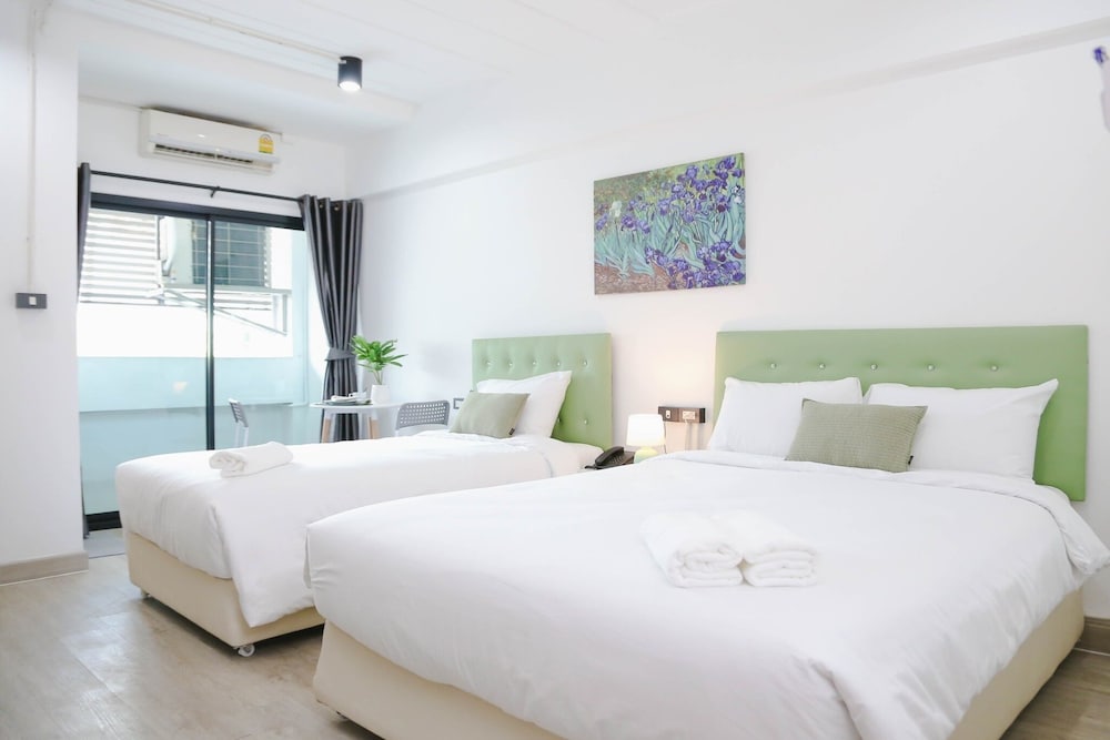 Deluxe Twin Room photo 2