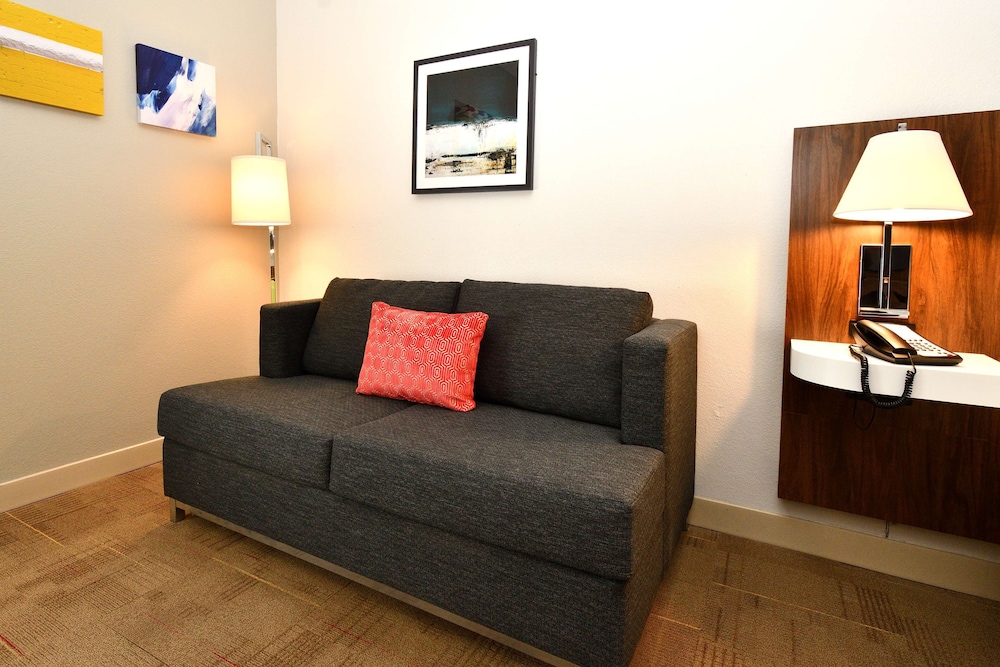Studio, 1 King Bed, Non Smoking - Photo 4