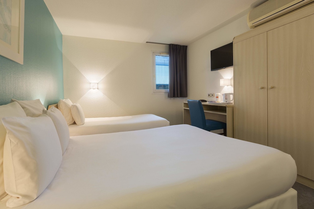 Family Room, 1 double bed and 2 twin beds - Photo 4