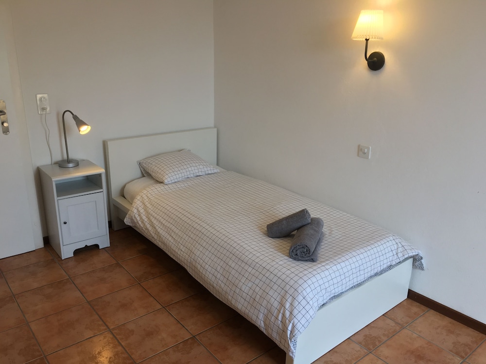 Comfort Room, Multiple Beds, Non Smoking photo 3
