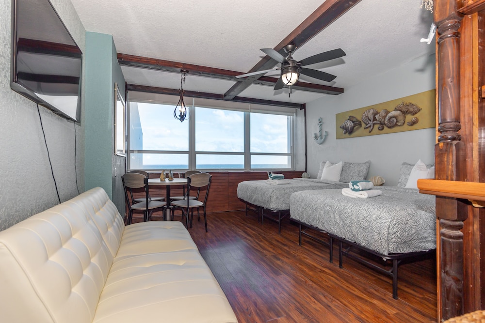 524 Family Studio Suite