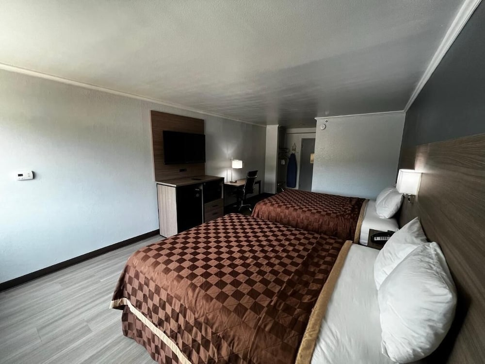 Room, 2 Queen Beds, Non Smoking - Photo 3