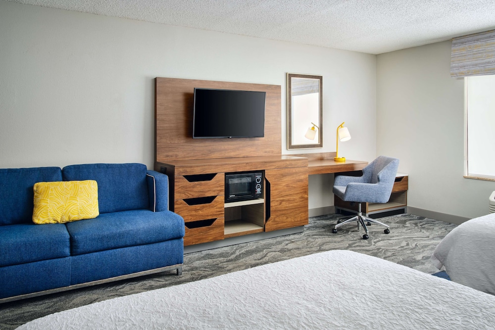 Room, 2 Queen Beds, Accessible, Bathtub (Mobility & Hearing) - Photo 2