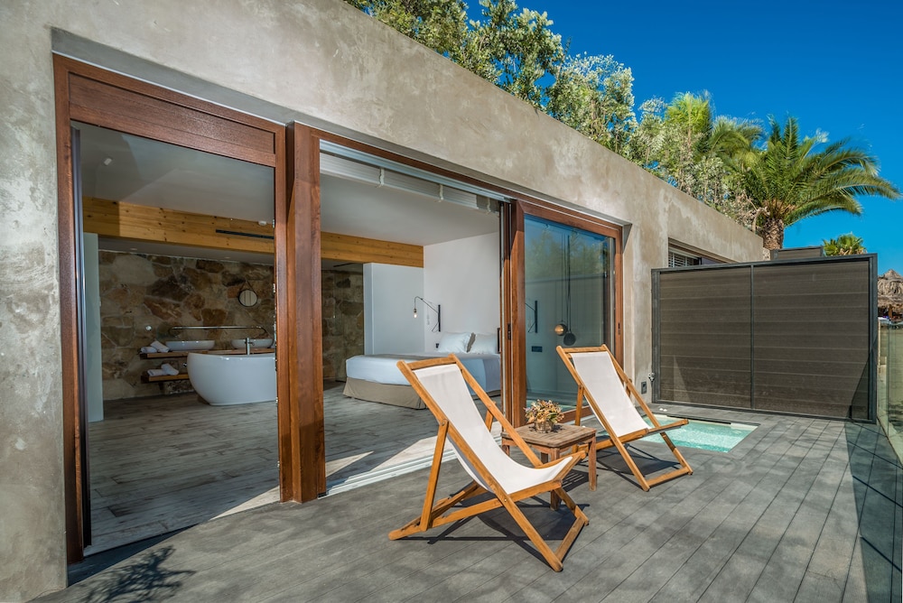 Premium Junior Suite with Outdoor Jetted Tub & Sea View - Photo 8