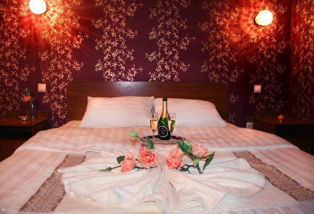 Standard Double Room, No Windows photo 1