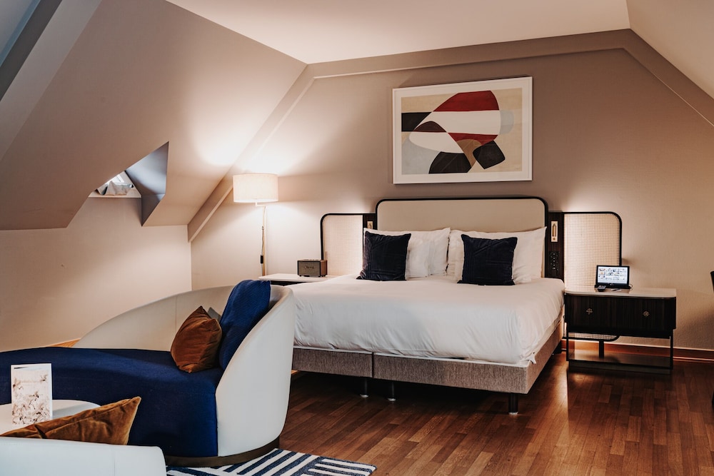 Junior Suite, 1 King Bed - Photo 2