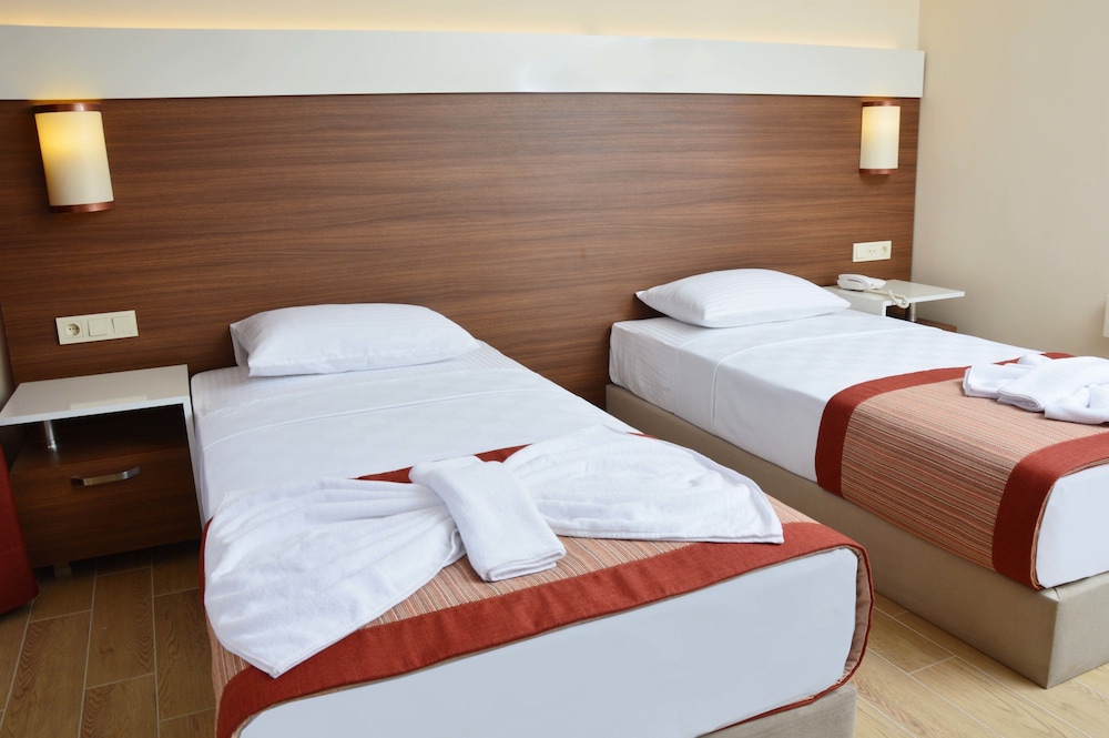 Family Suite, 2 Bedrooms, Sea Facing photo 2