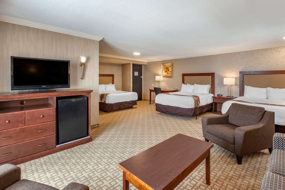 Suite, Multiple Beds, Non Smoking photo 1