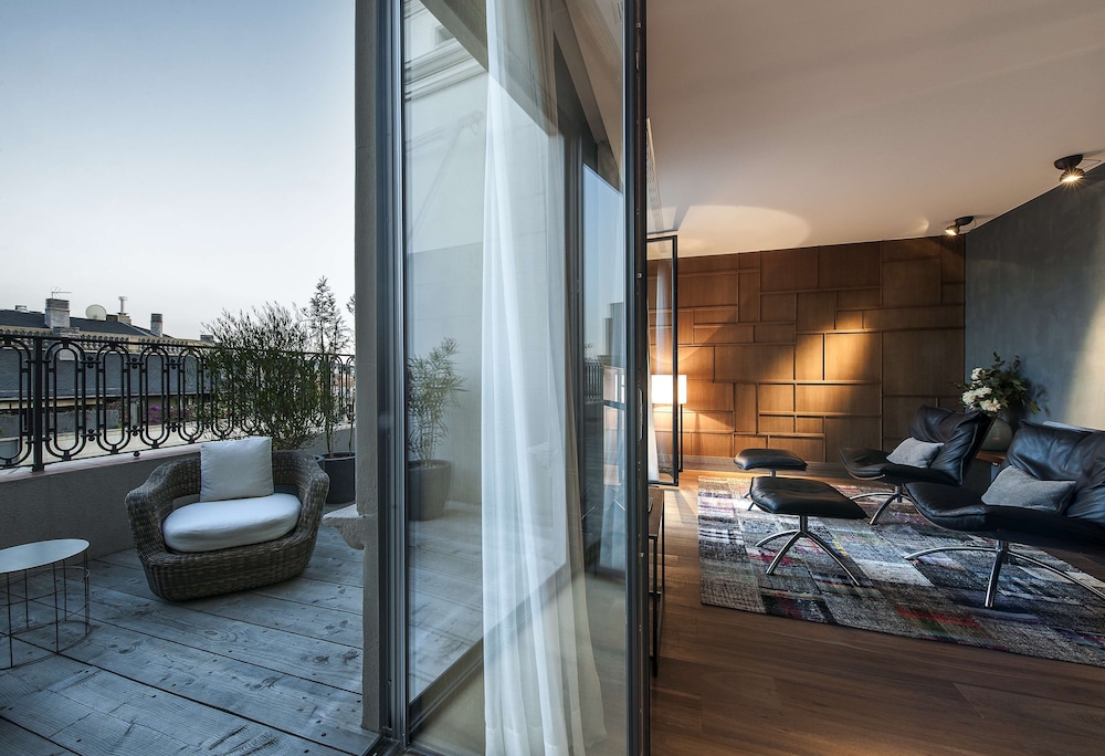 Luxury Suite, Terrace thumbnail 6