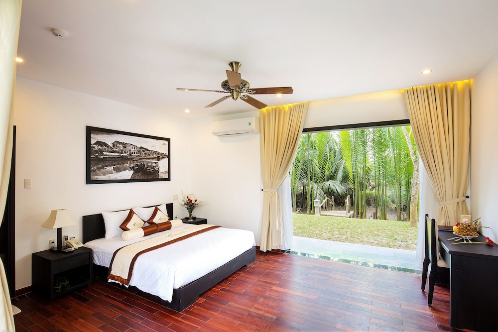Senior Double Room, 1 King Bed, River View