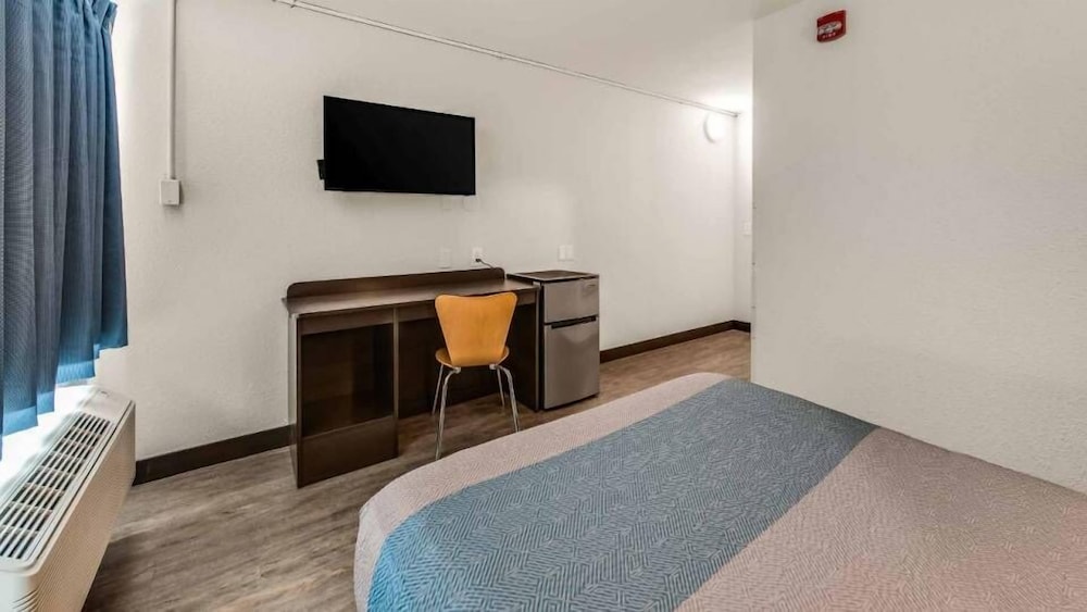 Deluxe Single Room, 1 Double Bed, Roll-in Shower, Non Smoking, photo 6