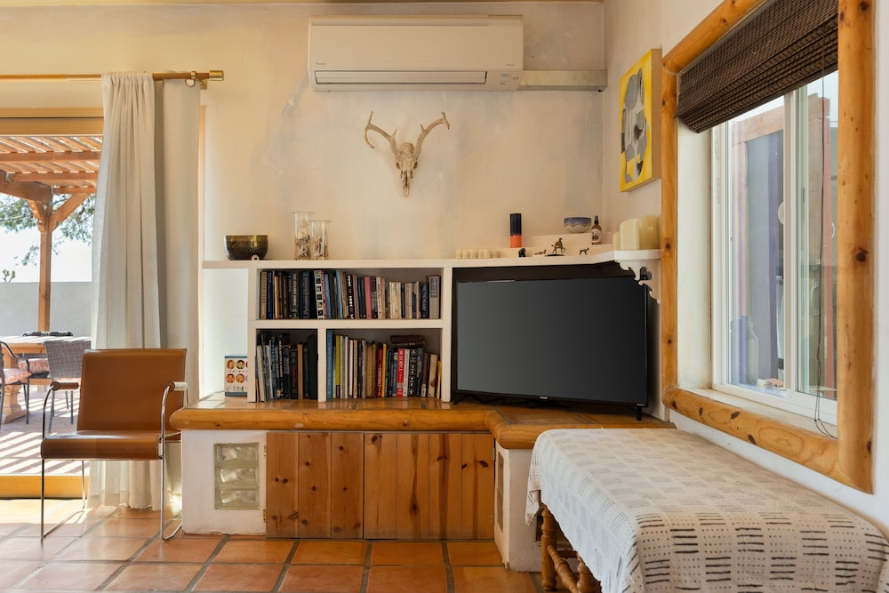 House, 2 Bedrooms photo 1