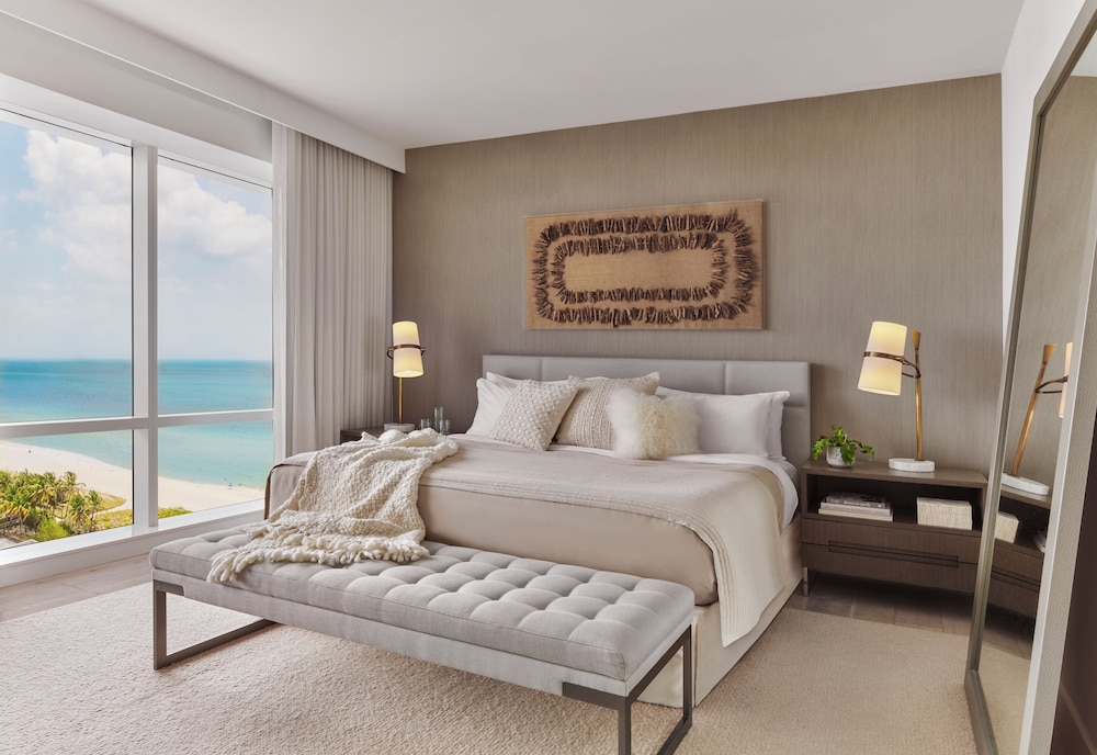 Room, 3 Bedrooms, Balcony, Ocean View (PH)