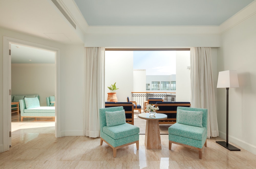Superior Sea View One Bedroom Suite - Photo 3