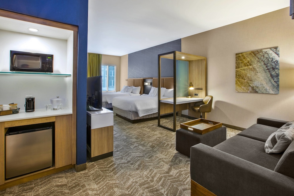 Suite, Multiple Beds (Mobility/Hearing Accessible, Tub) photo 2