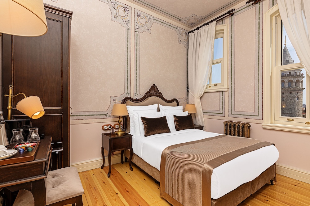 Deluxe Double Room with Galata Tower View photo 2