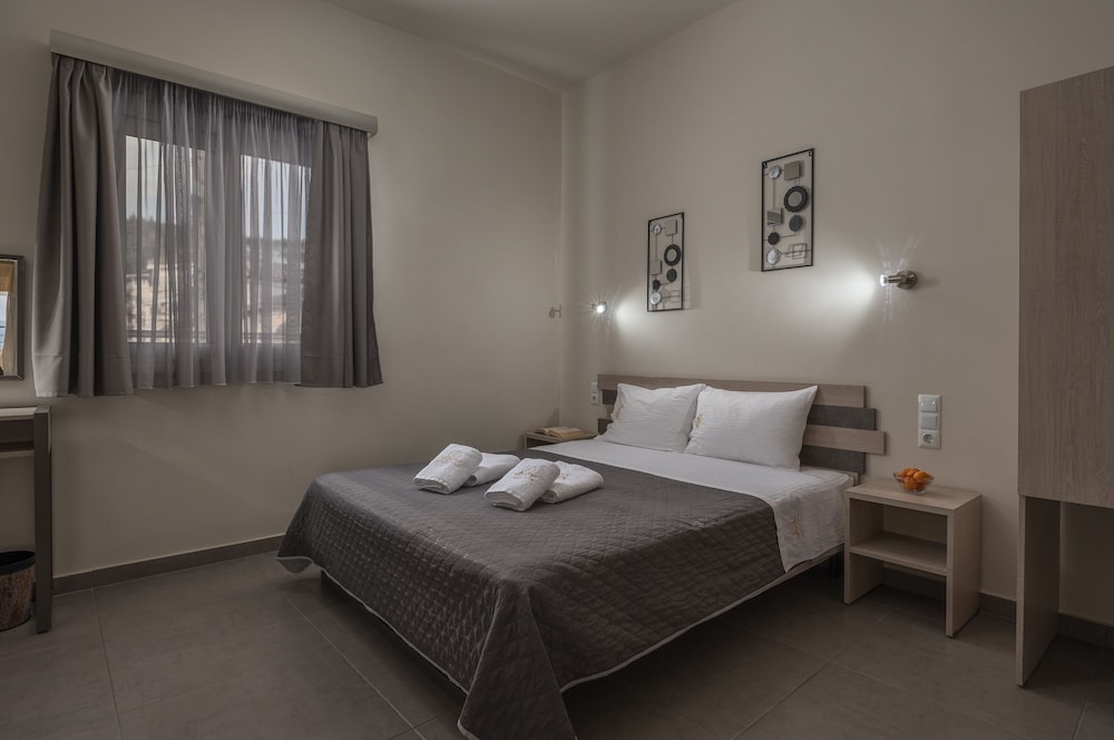 Deluxe Double Room - Photo 12